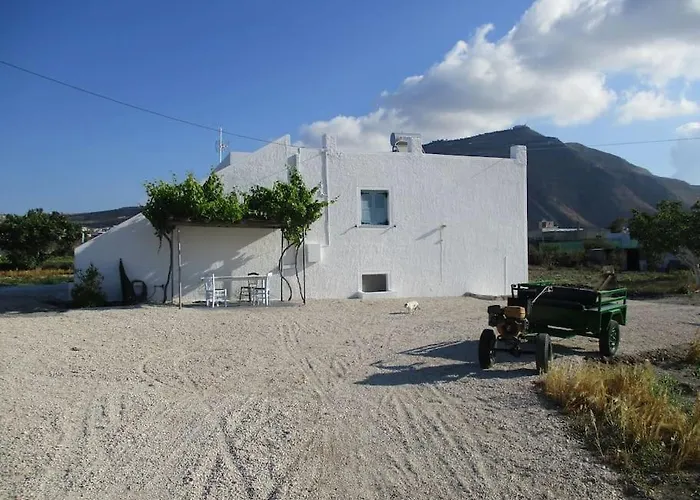 House In Vineyard Emporio (Santorini)