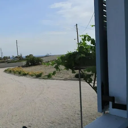 Nyaraló House In Vineyard Emborió